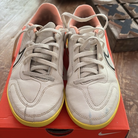 Nike Tiempo Indoor Soccer Shoes boys size 3.5Y - Picture 2 of 7